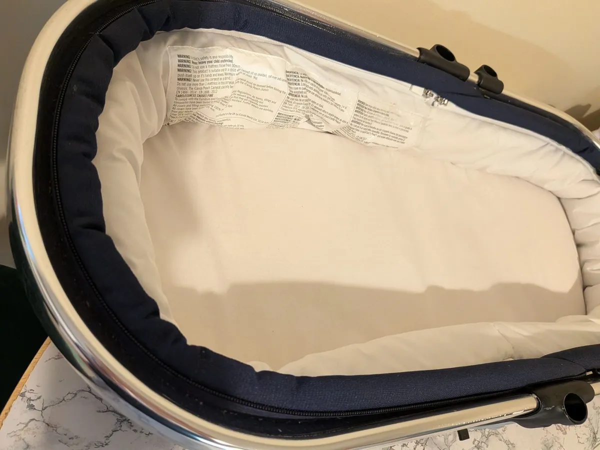 Icandy carrycot and seat - Image 2