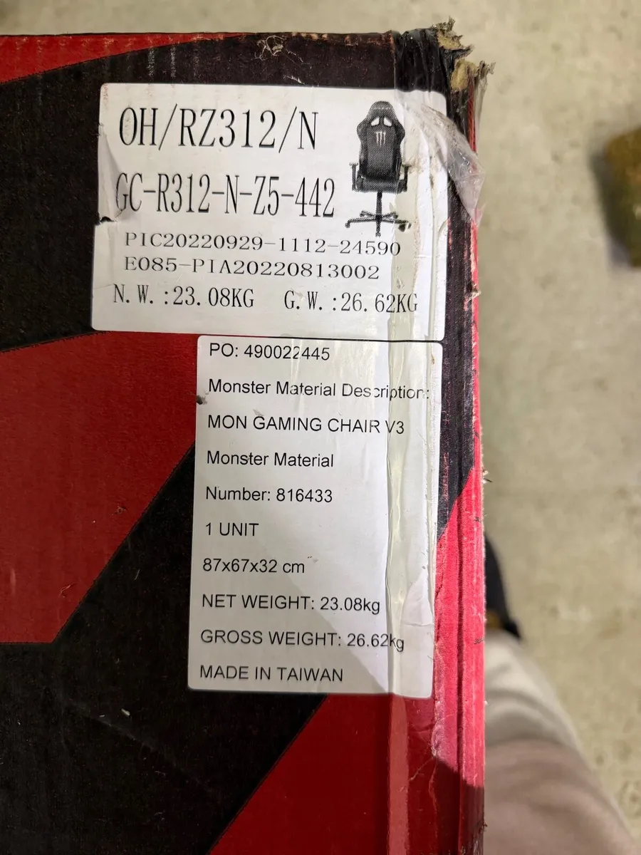 Monster Energy/DXRacer gaming chair V3 brand new - Image 2