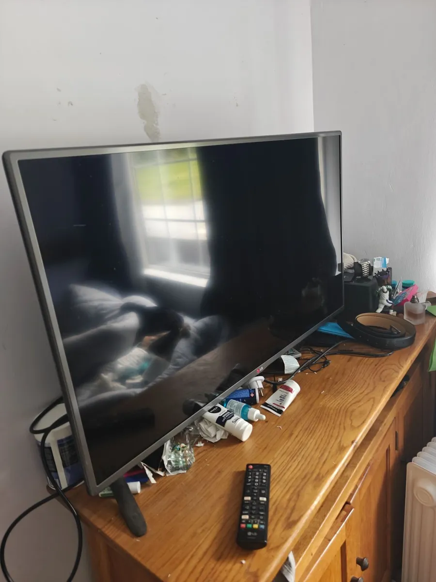 LG 43 inch tv. (Not smart), remote included. - Image 4