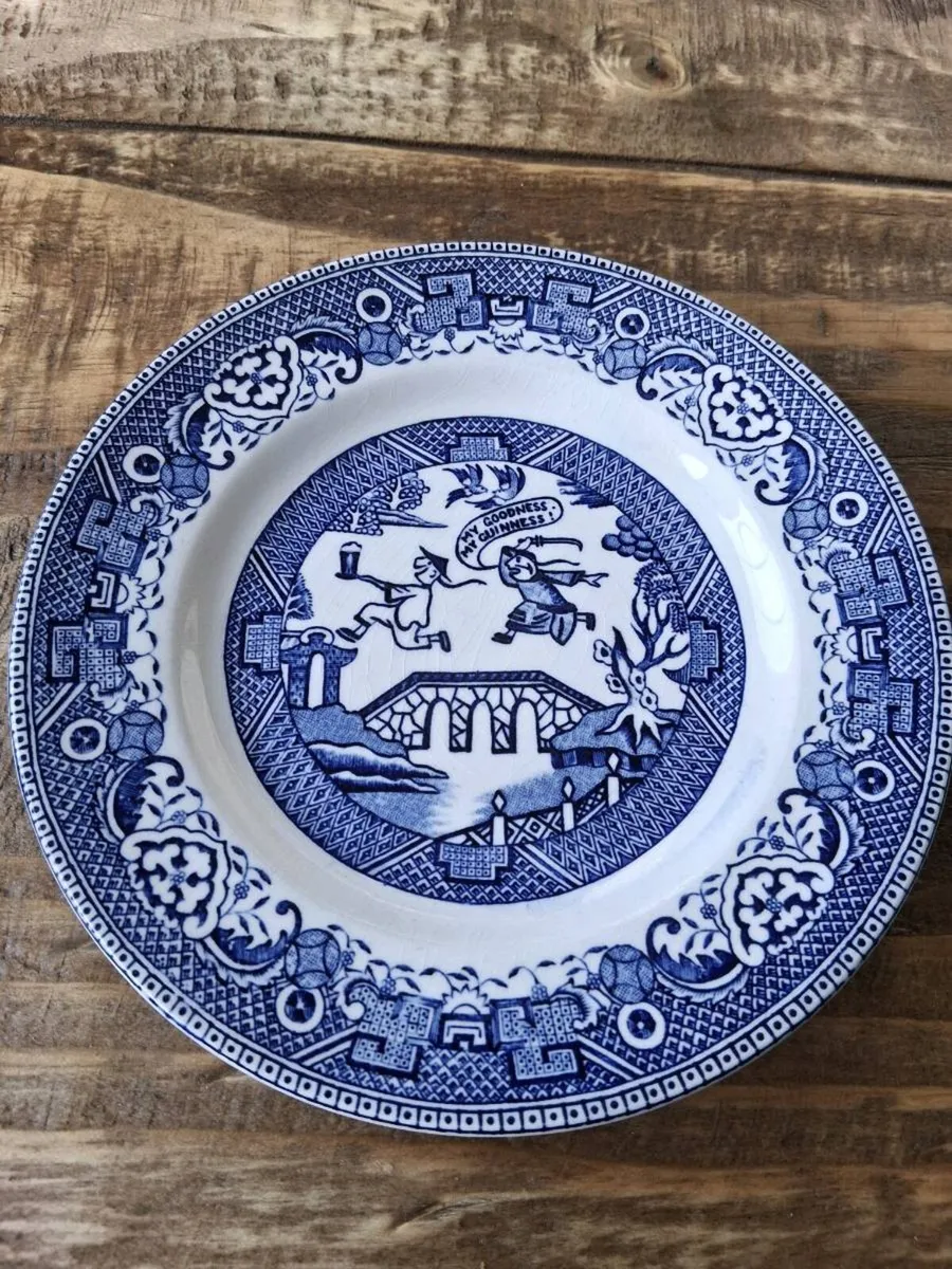 1960s GUINNESS WILLOW PATTERN PLATE - Image 1