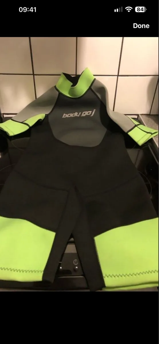 Boys wetsuit age 10 €10 - Image 4