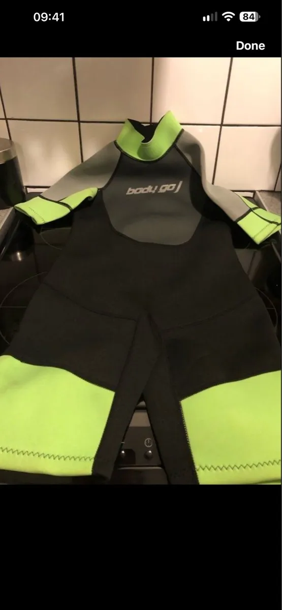 Boys wetsuit age 10 €10 - Image 1