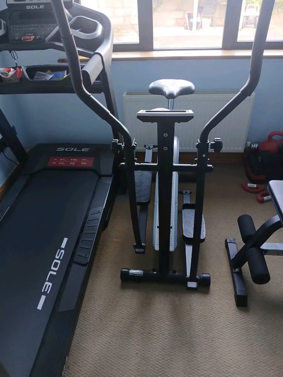 Cross trainer - Image 1