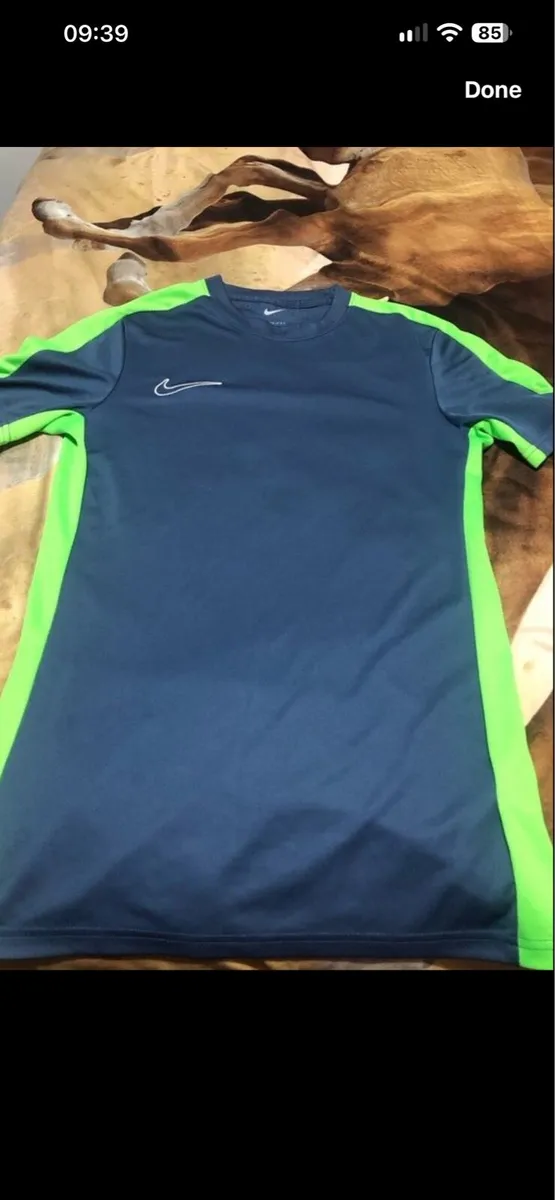 Boys Nike teeshirt size S €5 - Image 1