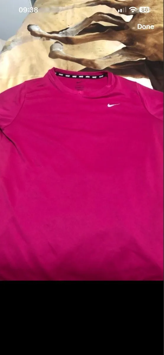 Boys Nike teeshirt size XL €5 - Image 3