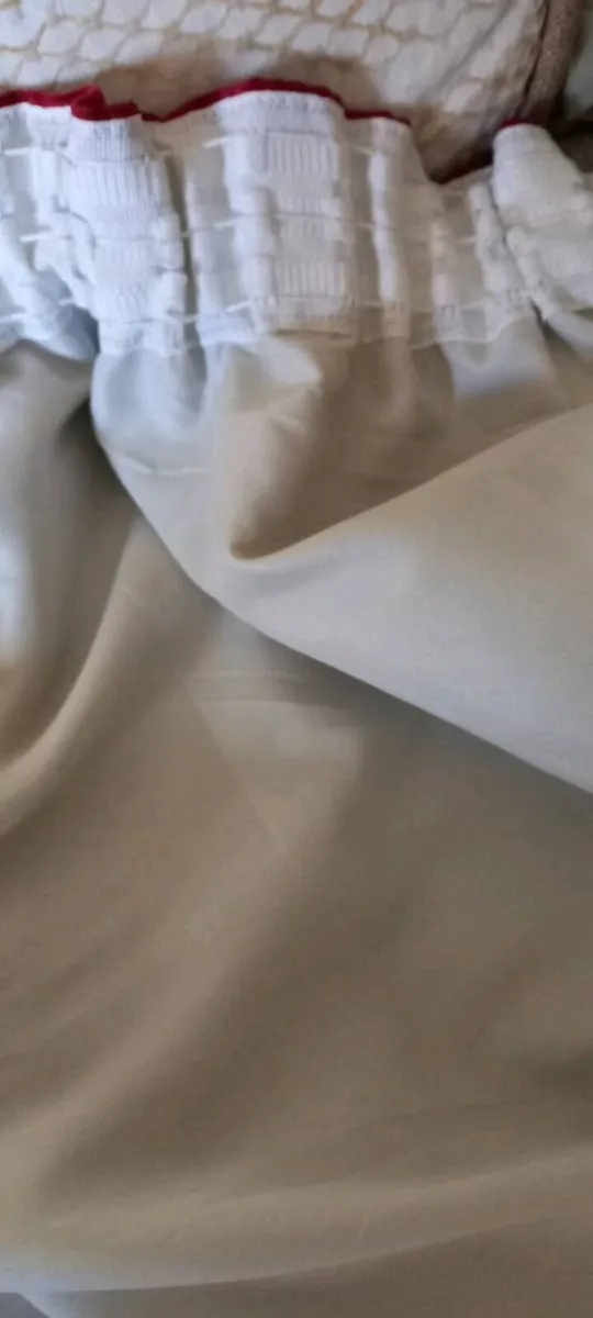Curtains - Image 3