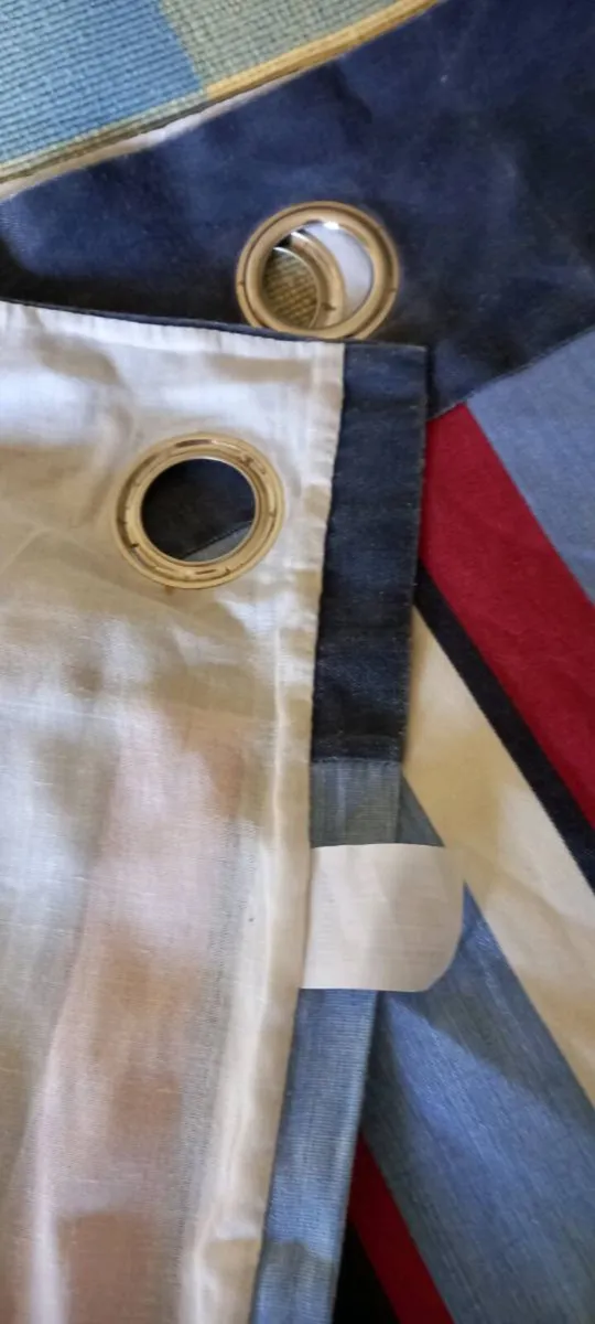 Curtains - Image 2