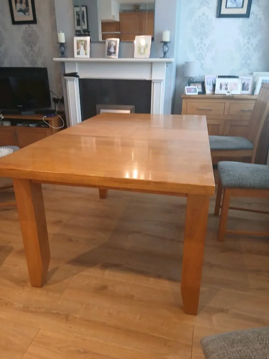Dining table - Image 2