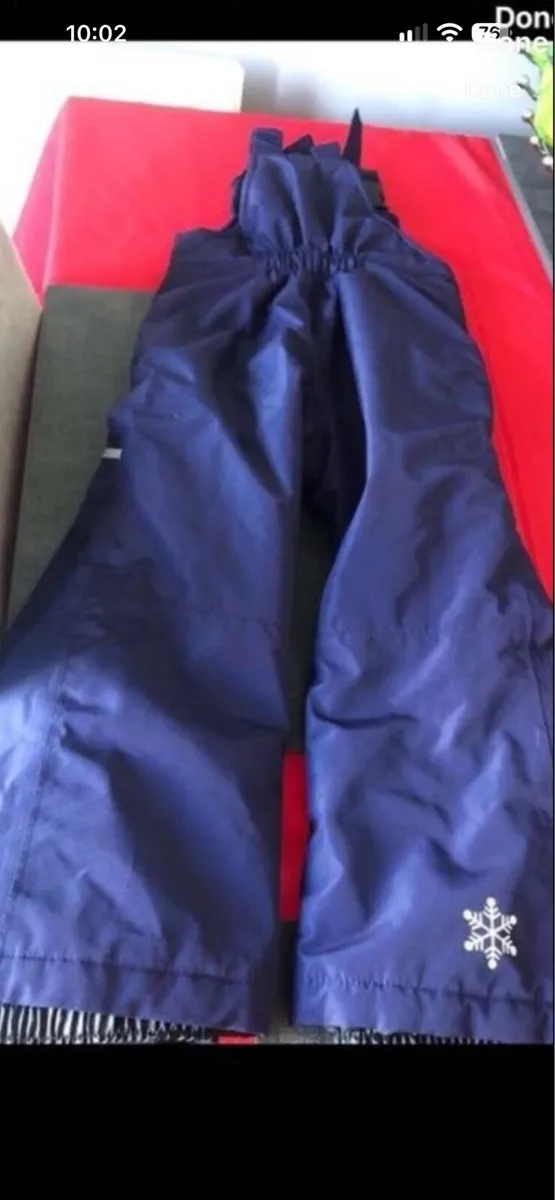 Boys rain bottoms 2/4 yrs €10 - Image 4