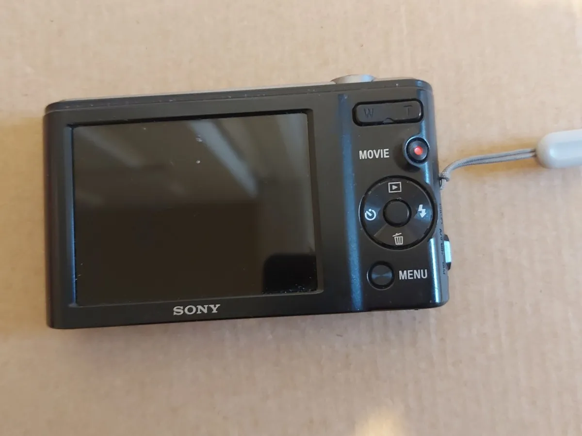 Sony Cyber-shot, Model DSC-W800, 20.1 MP Camera - Image 2