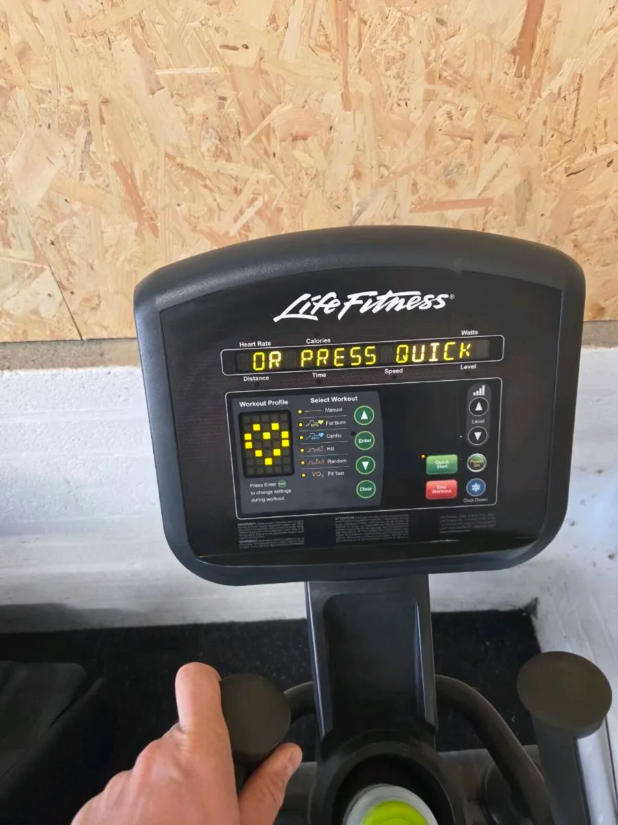 Life Fitness Activate Series Cross Trainer - Image 3