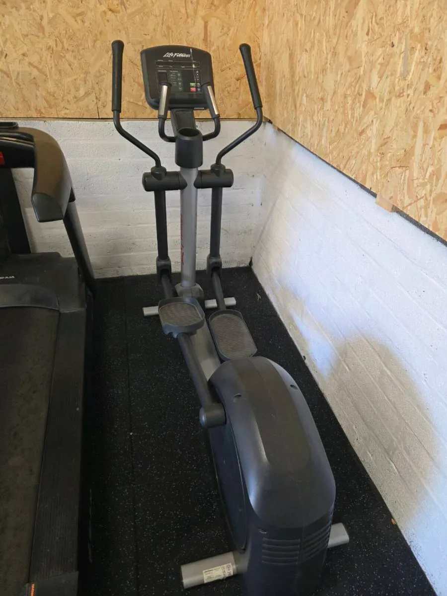 Life Fitness Activate Series Cross Trainer - Image 1
