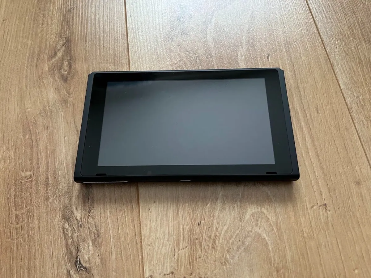 Nintendo Switch + 2 games - Image 2