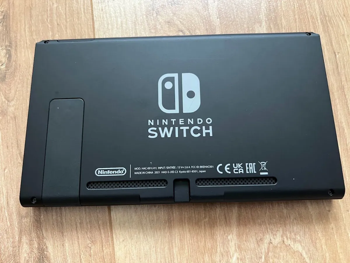Nintendo Switch + 2 games - Image 1