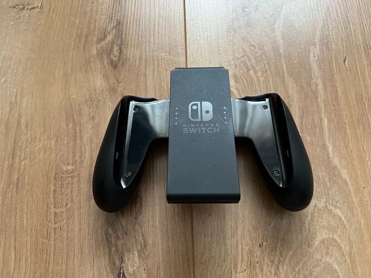 Nintendo Switch + 2 games - Image 3