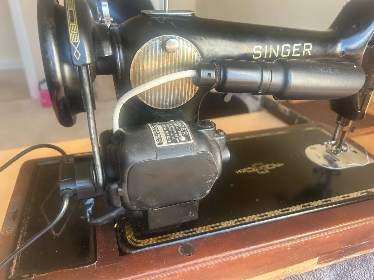 201K Singer Sewing Machine - Image 3