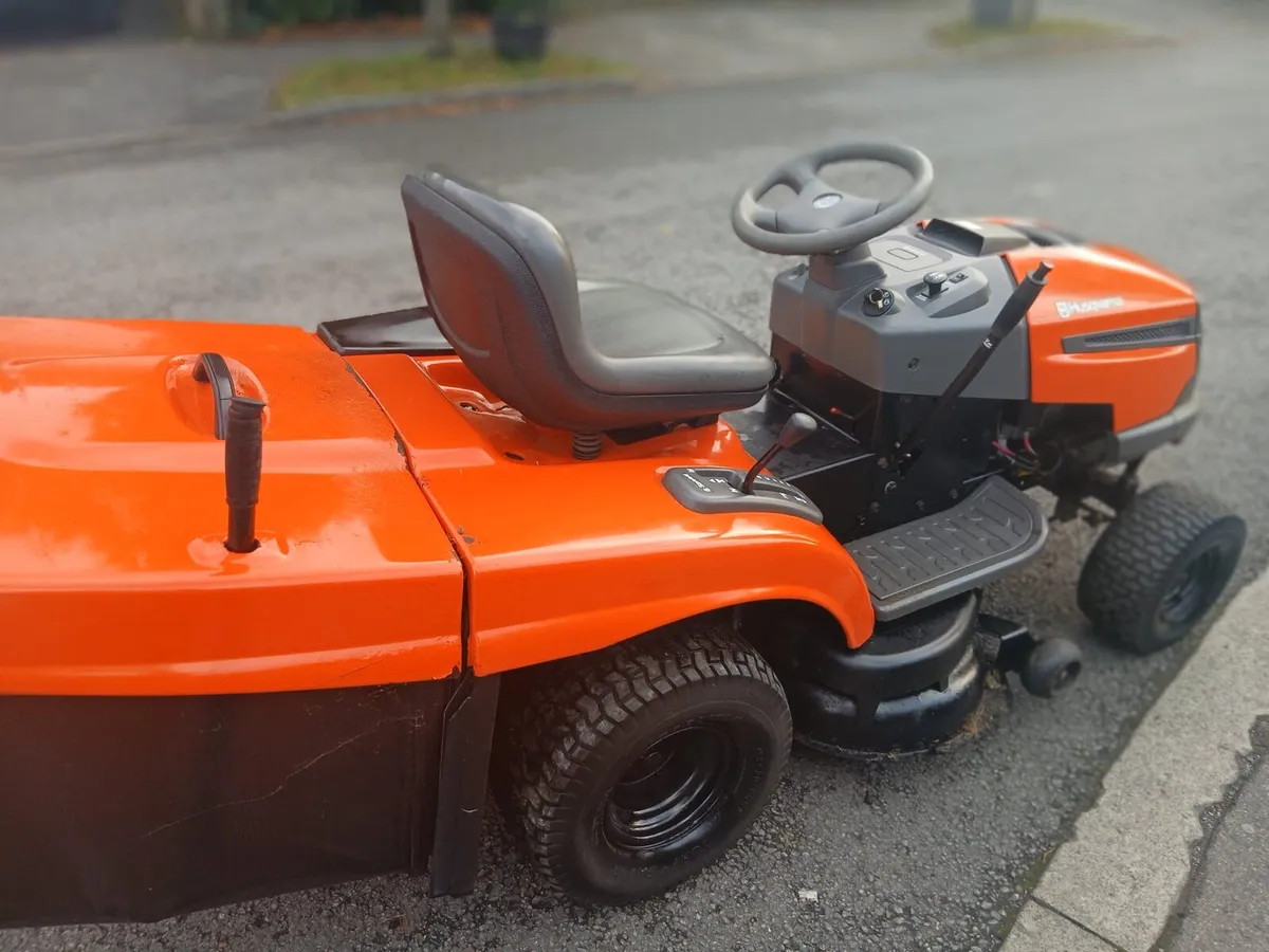 Ride on lawnmower - Image 3