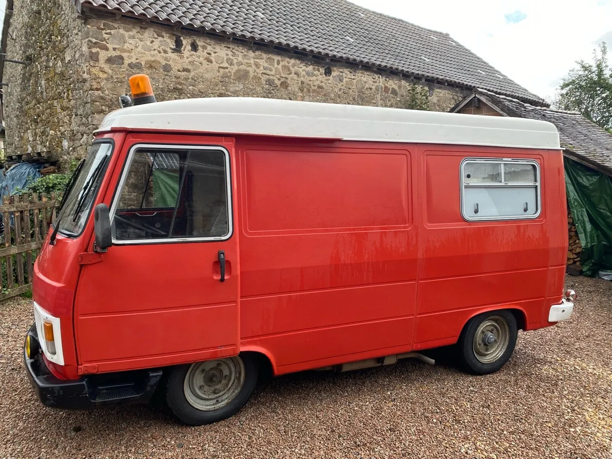 Peugeot J9 - Image 2
