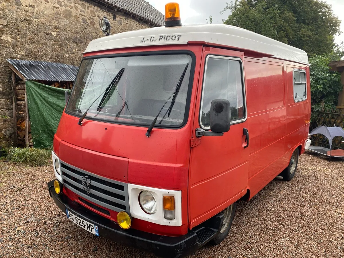 Peugeot J9 - Image 1