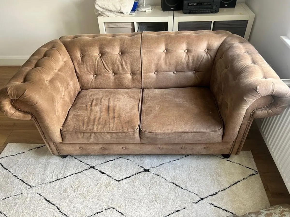 chesterfield sofa 2 seater - Image 1