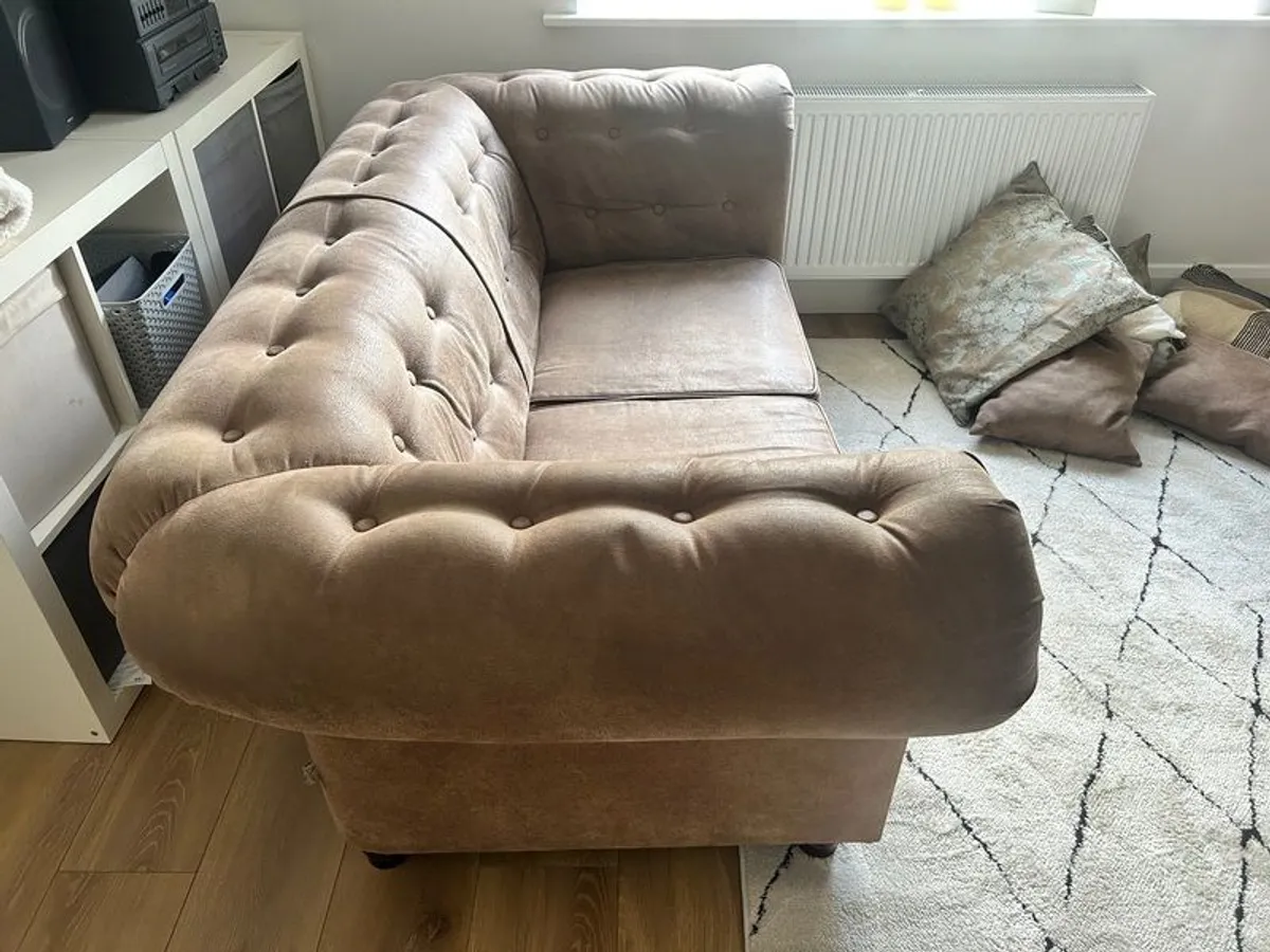 chesterfield sofa 2 seater - Image 2