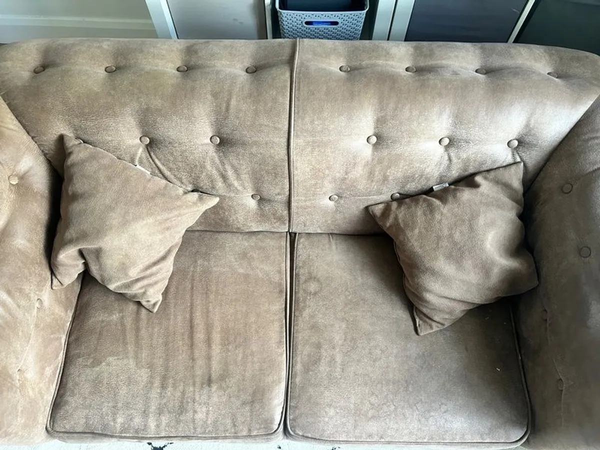 chesterfield sofa 2 seater - Image 4