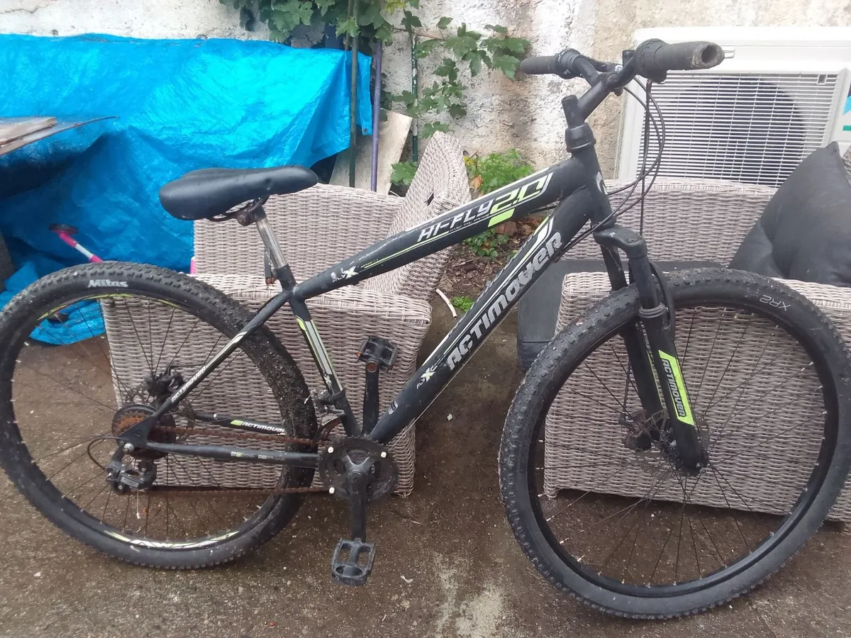 bike for parts or repair front wheel buckel
