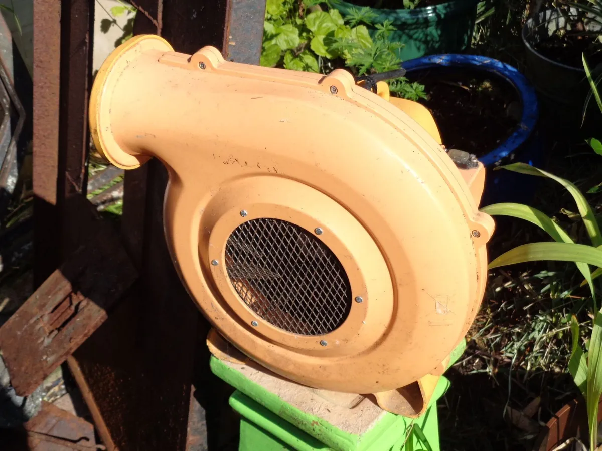 BLACKSMITH FORGE  with   240V  BLOWER. - Image 3
