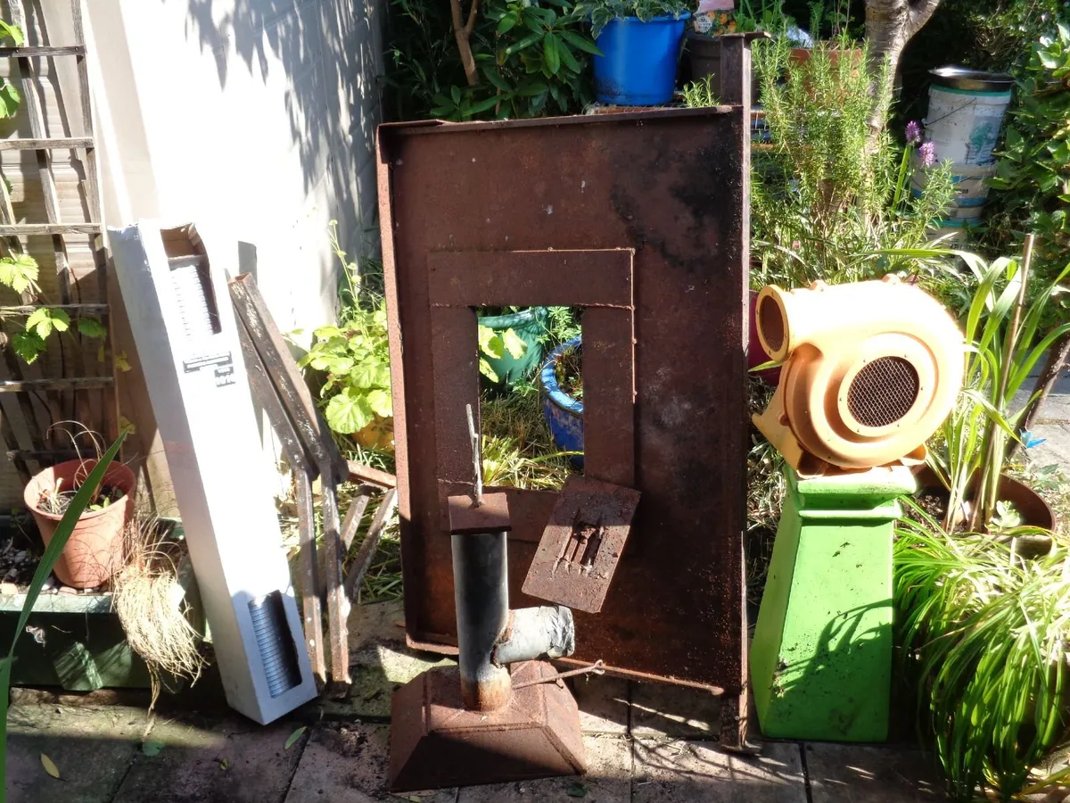 BLACKSMITH FORGE  with   240V  BLOWER. - Image 1