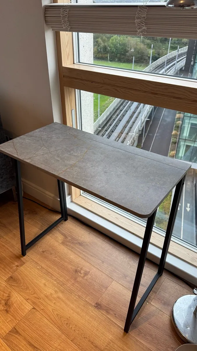 Foldable table - Image 1