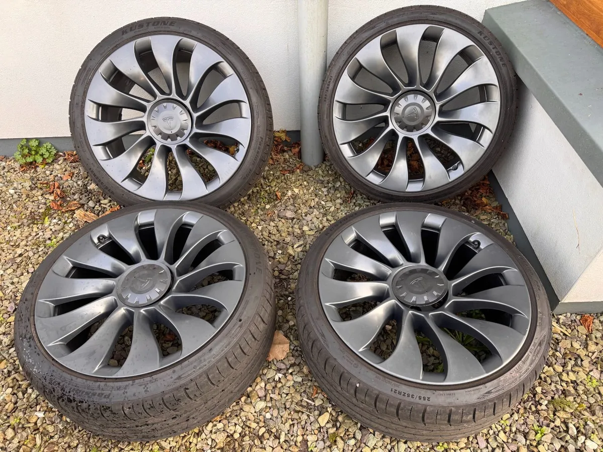 Tesla 21" Uberturbine wheels + tyres + TPMS, mint - Image 1