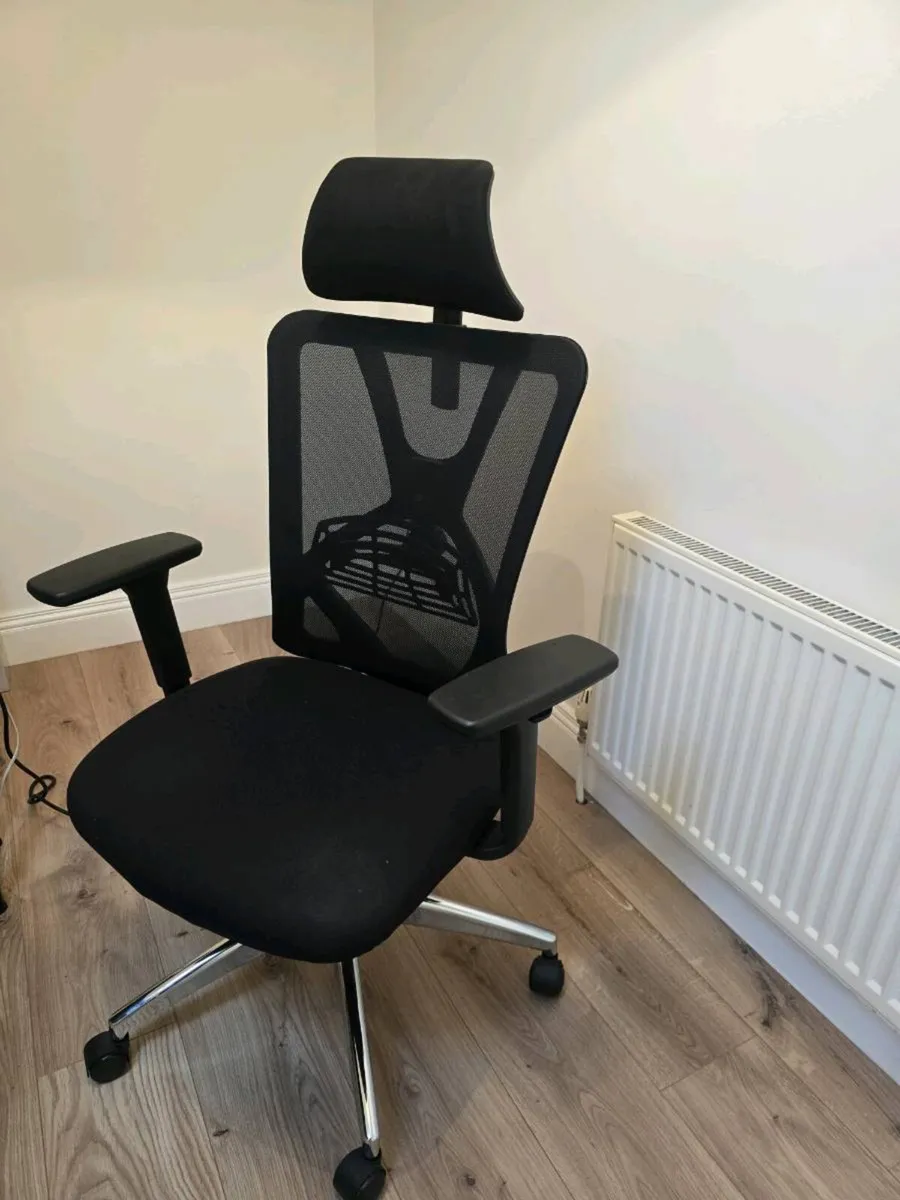 Office set up - Image 2