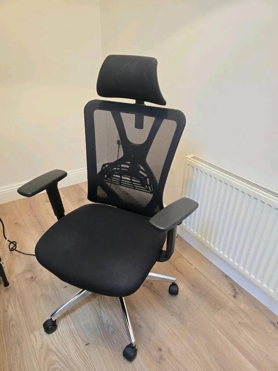 Office set up - Image 3