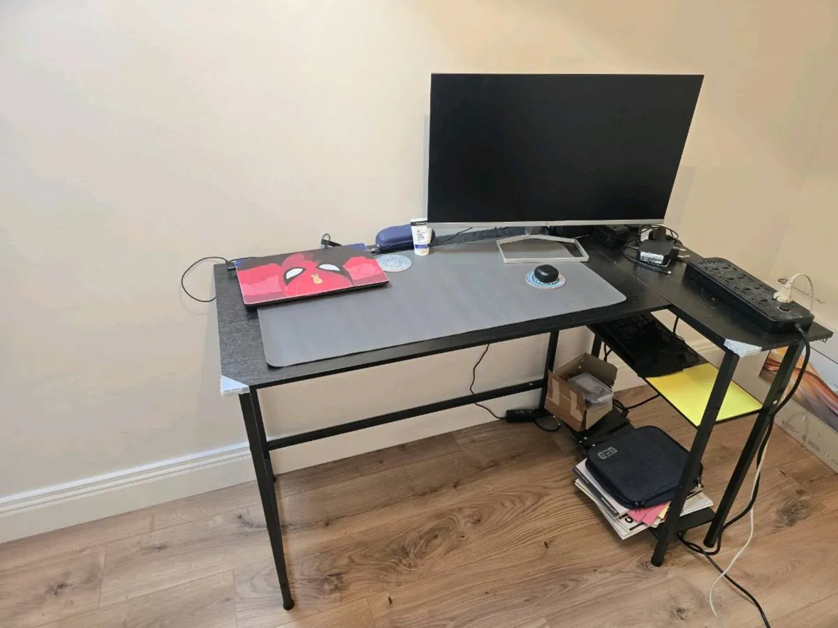 Office set up - Image 4