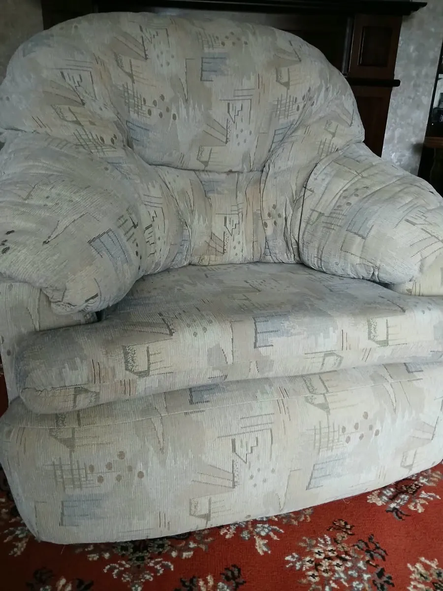 Suite of furniture - Image 2