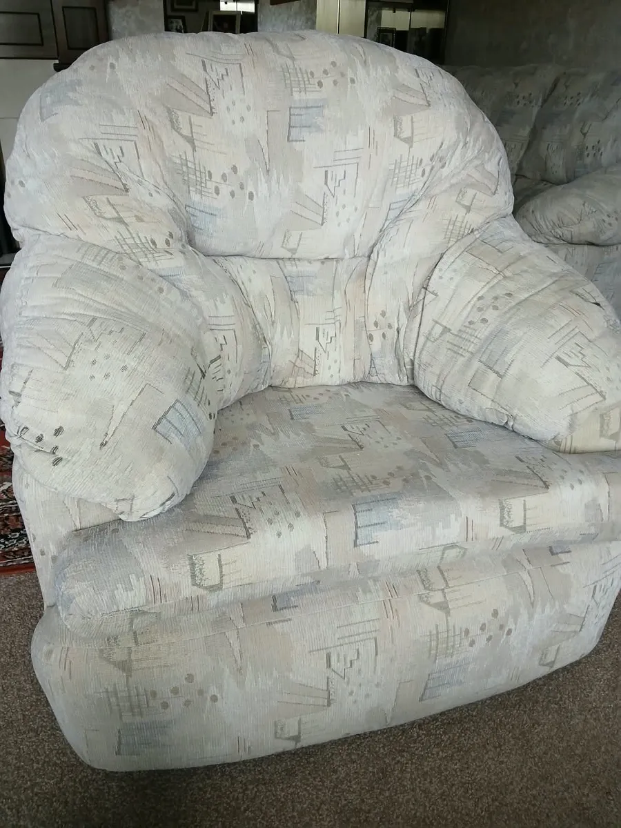 Suite of furniture - Image 3