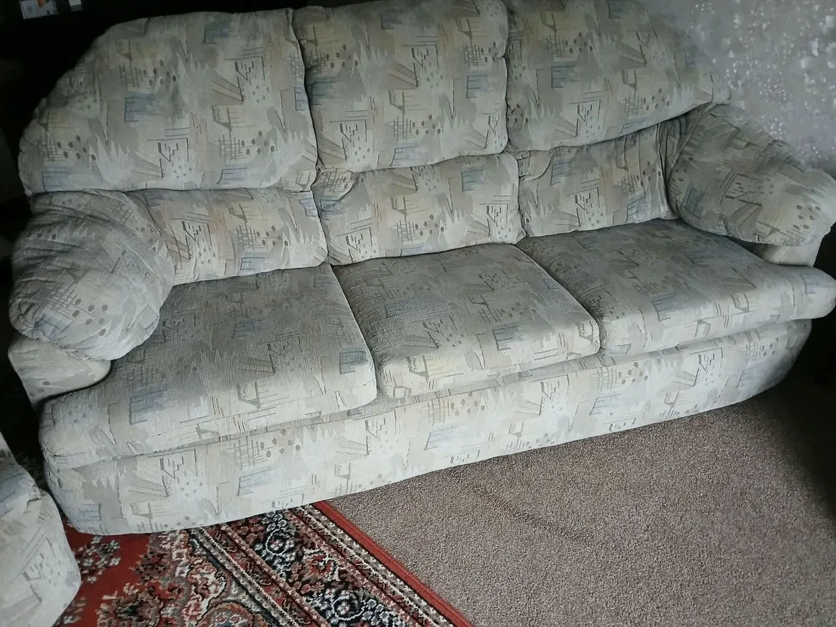 Suite of furniture - Image 4
