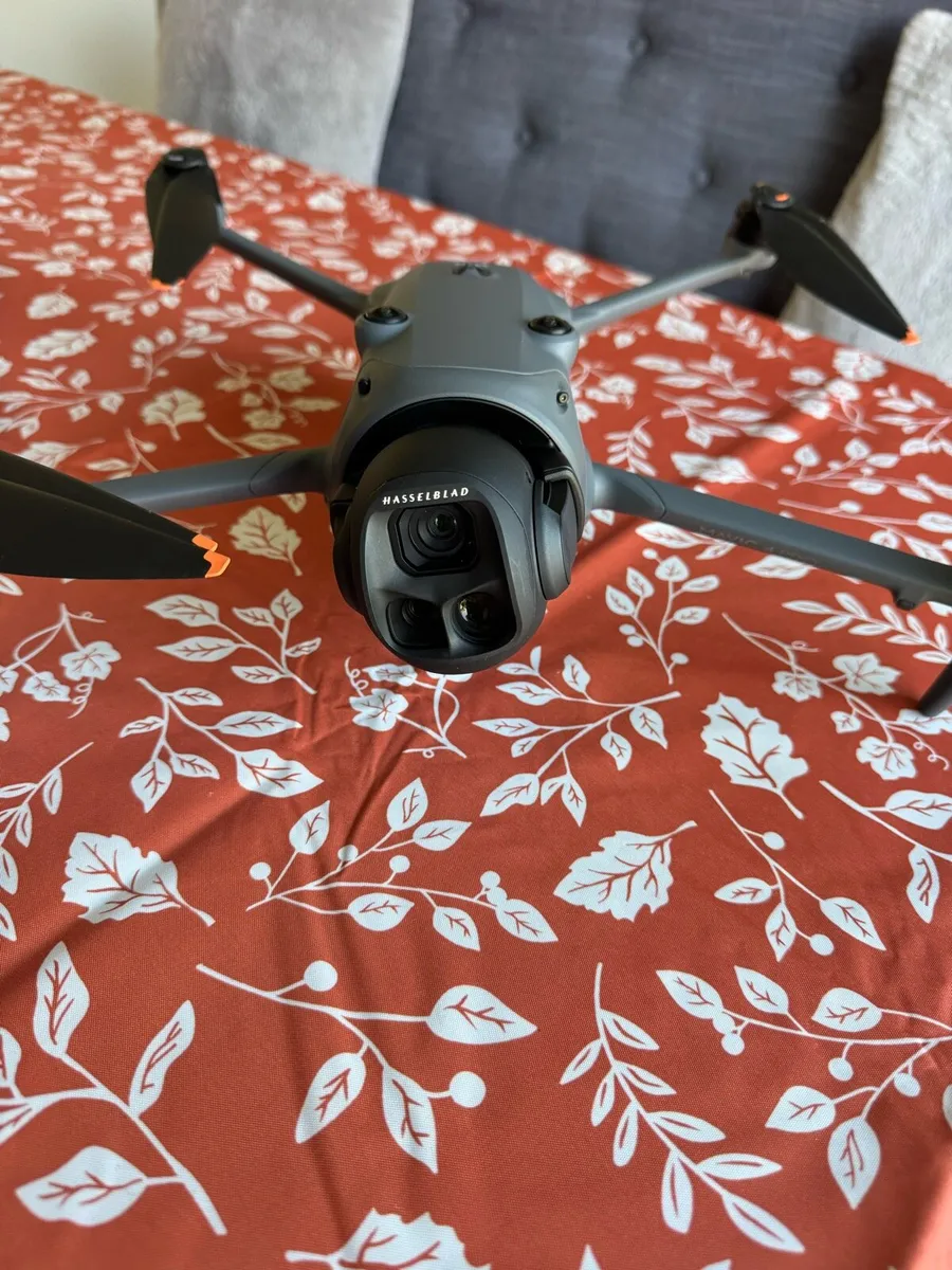 DJI Mavic 4 Pro with new smart controller. - Image 2