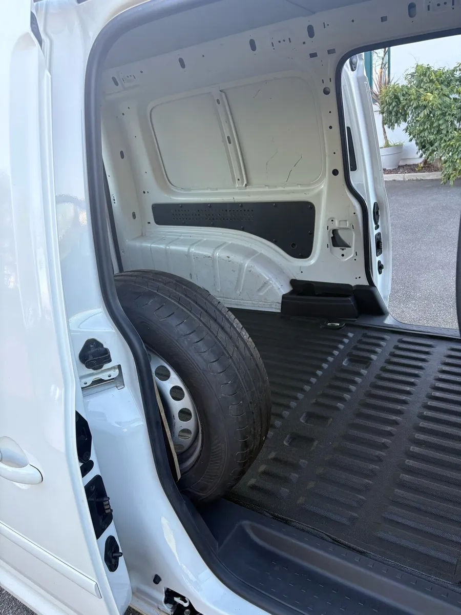 Volkswagen Caddy Maxi - Image 3