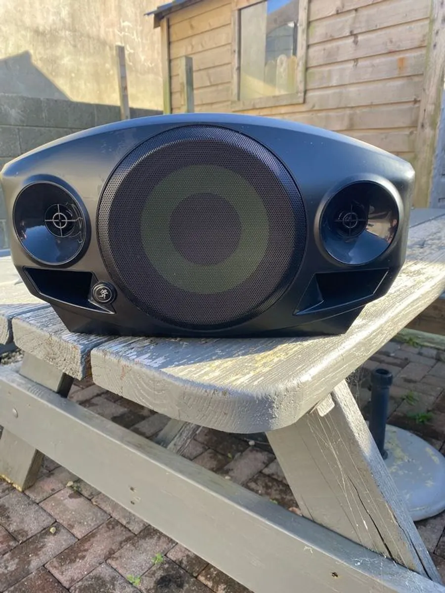 Mackie Freeplay Personal Speaker . - Image 1