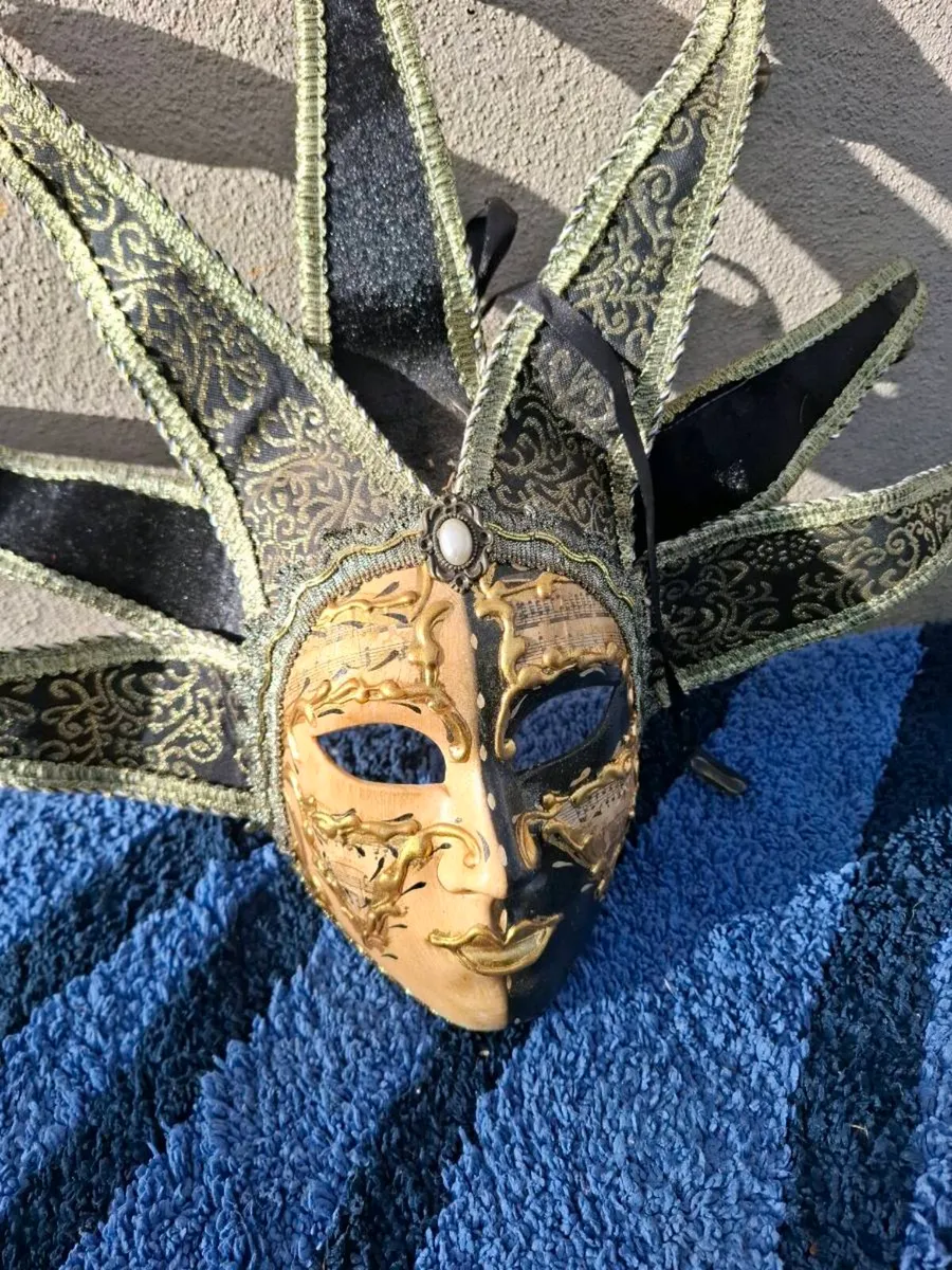 Stunning venitian mask postage possible - Image 2
