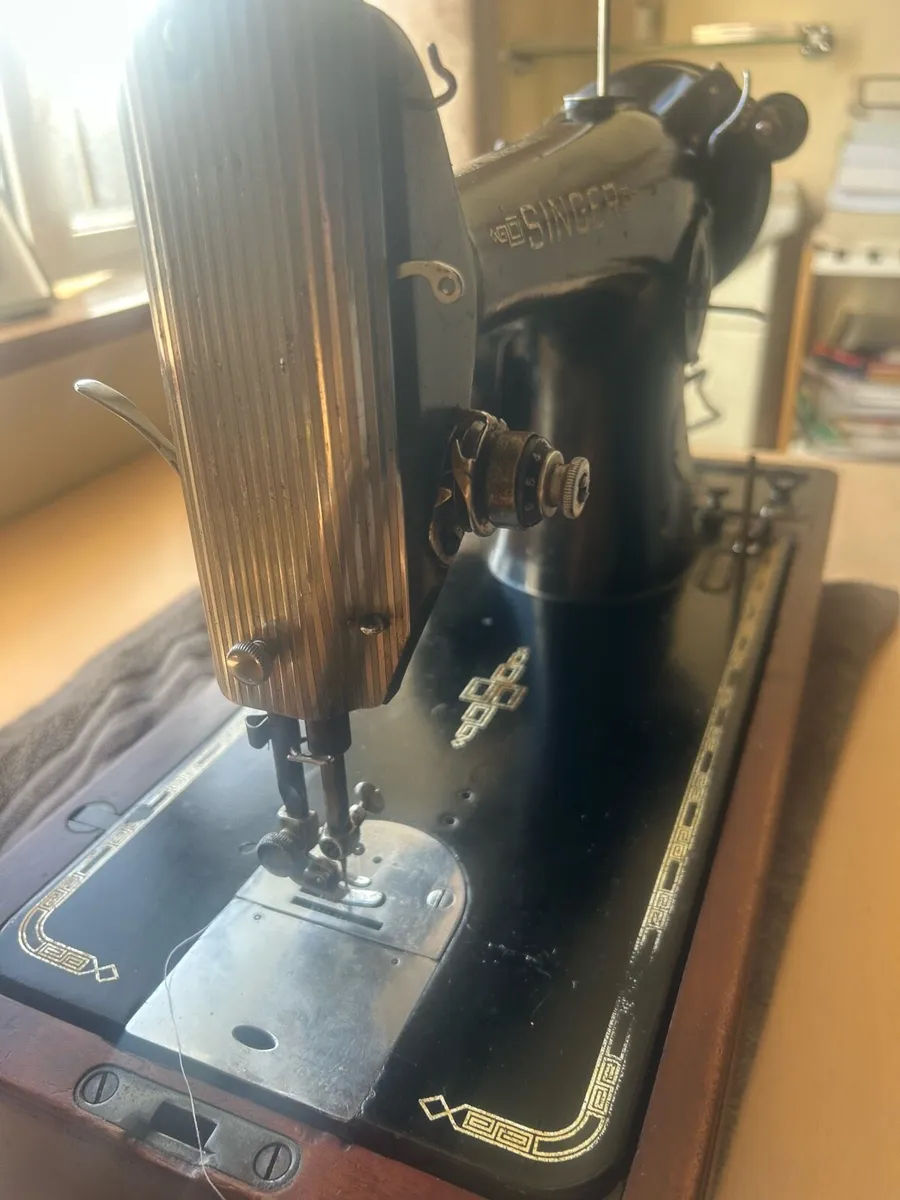 Singer sewing machine 201K - Image 1