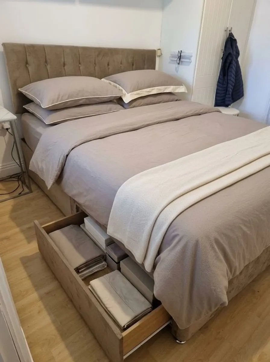 bed frame - Image 1