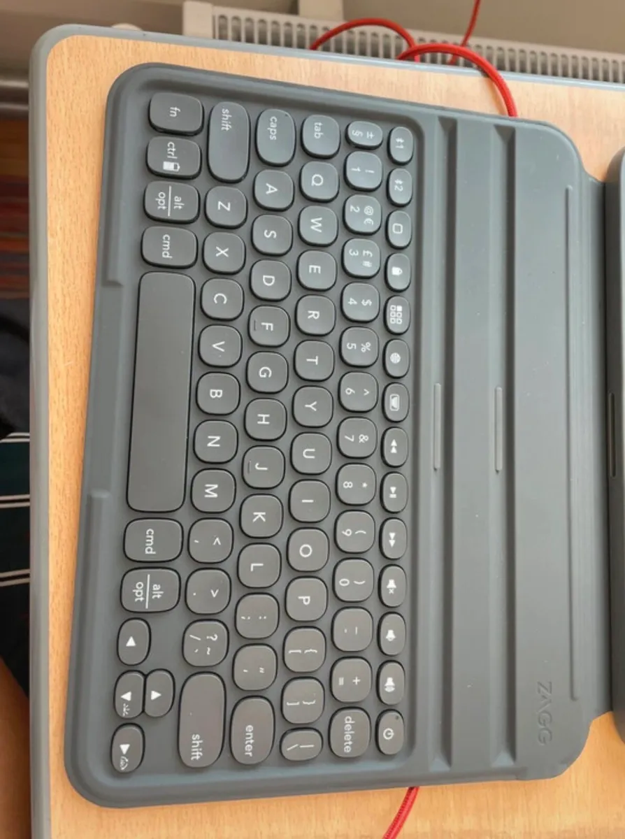 IPad A16 11inch 128gb Yellow and keyboard case - Image 3