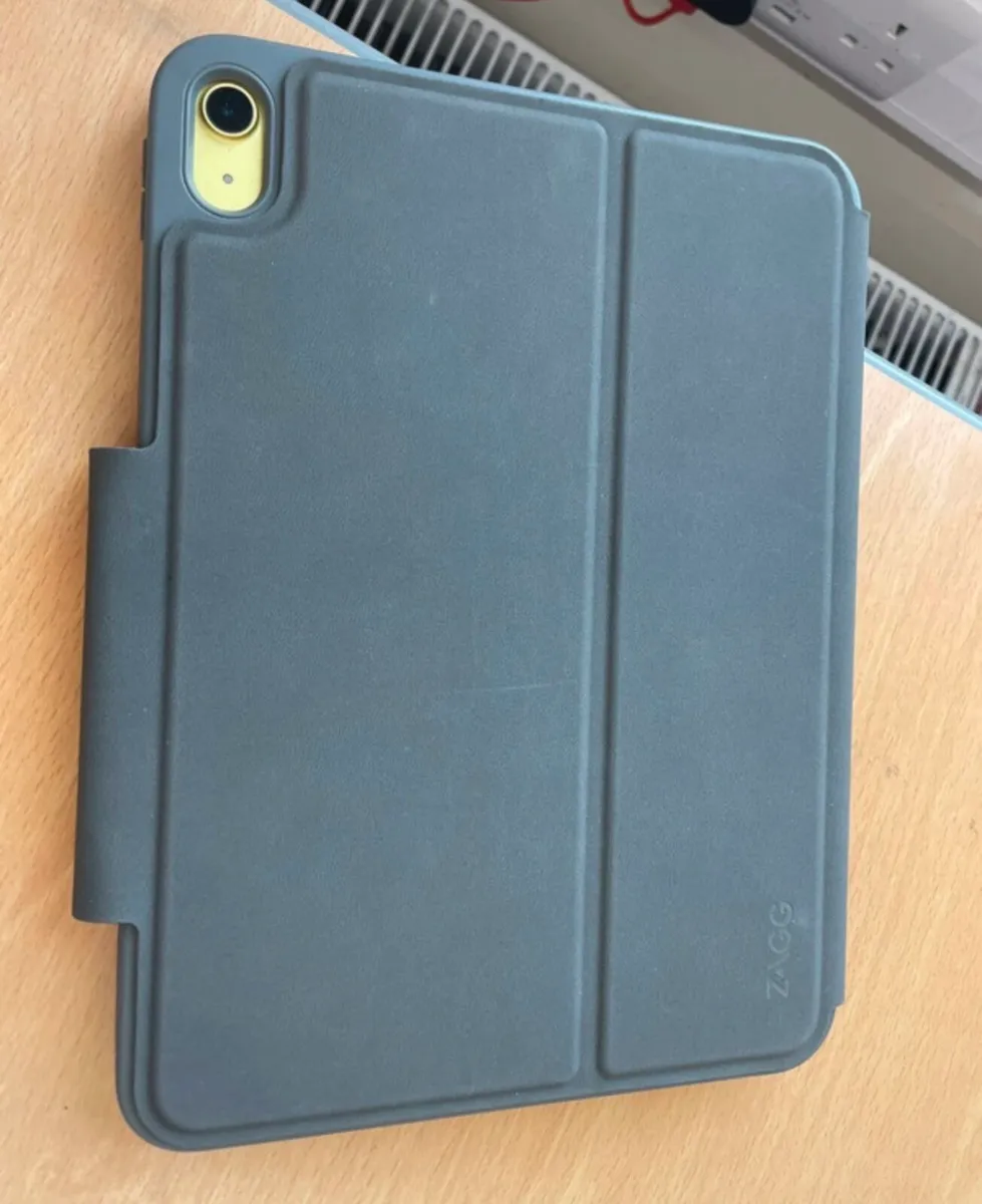 IPad A16 11inch 128gb Yellow and keyboard case - Image 2