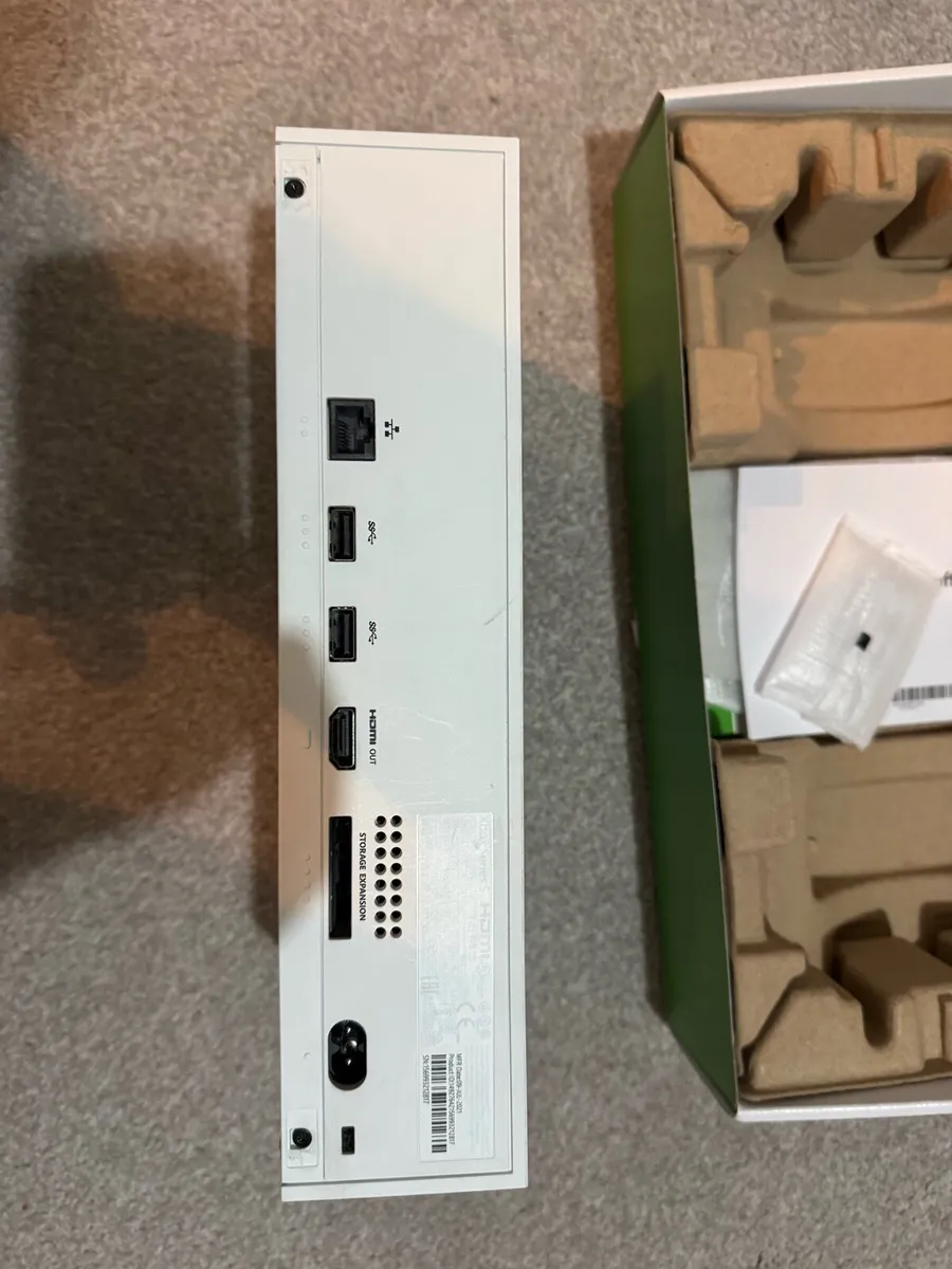 Xbox Series S (Boxed) + New controller - Image 4