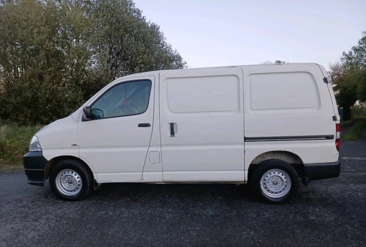2011 toyota hiace , full test , 5500 euro - Image 4