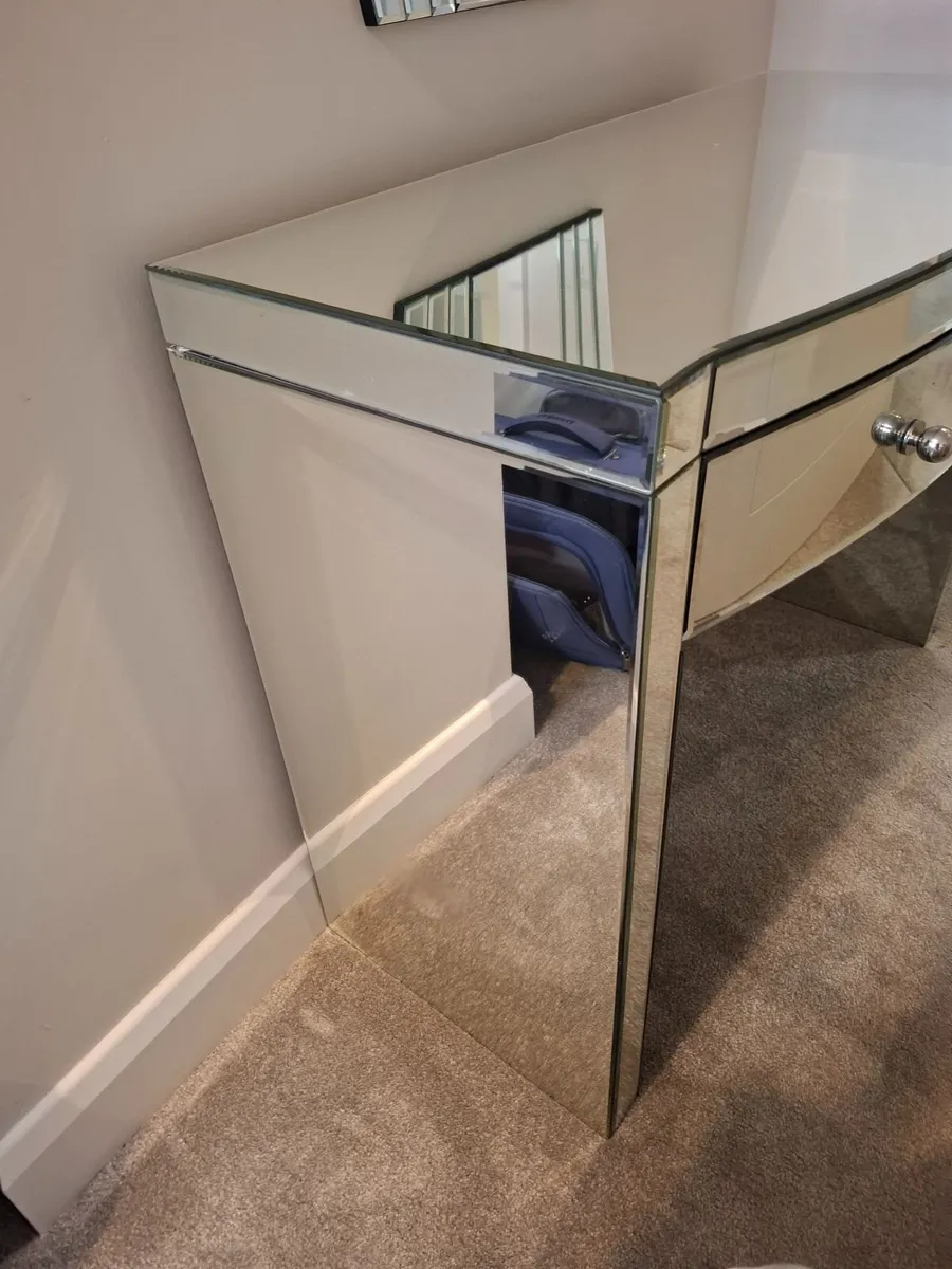 Mirrored vanity table and mirror - Image 2