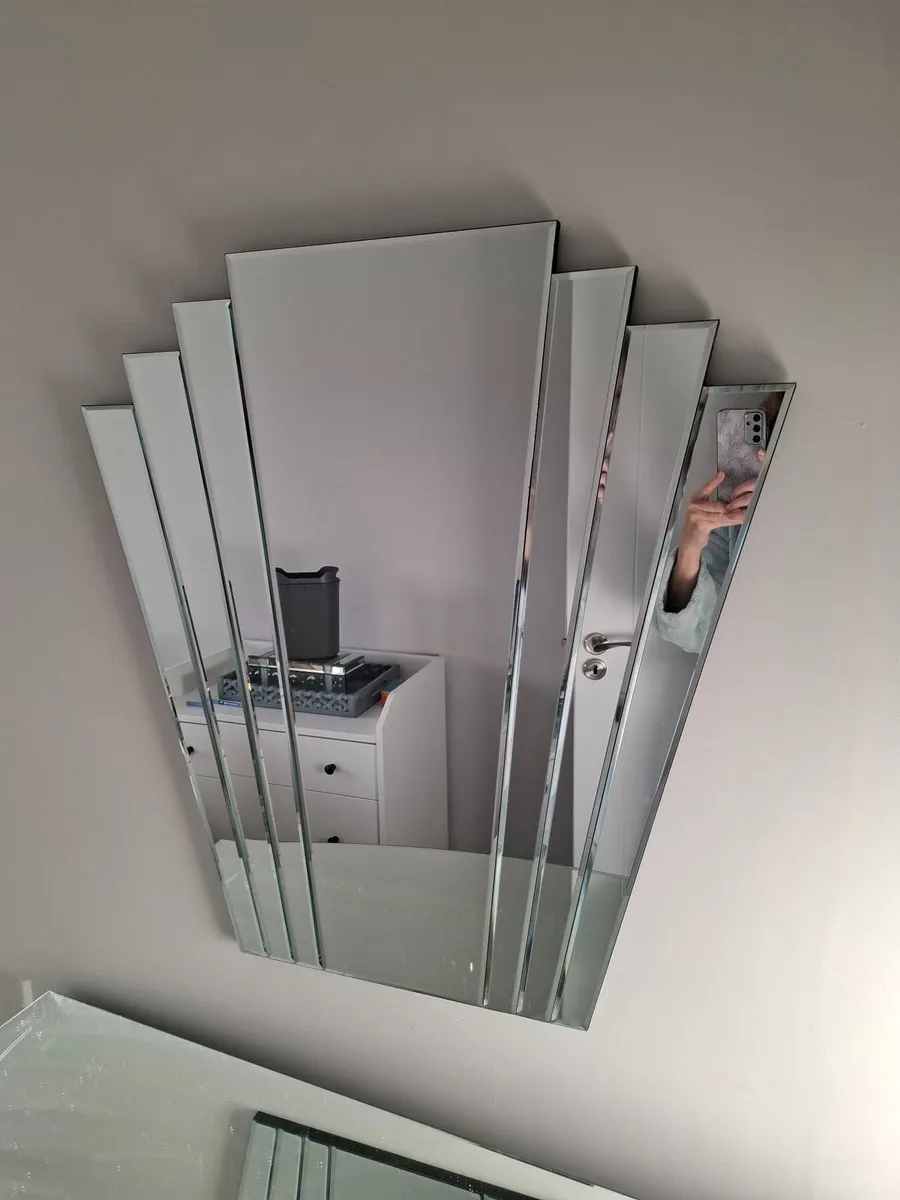 Mirrored vanity table and mirror - Image 4