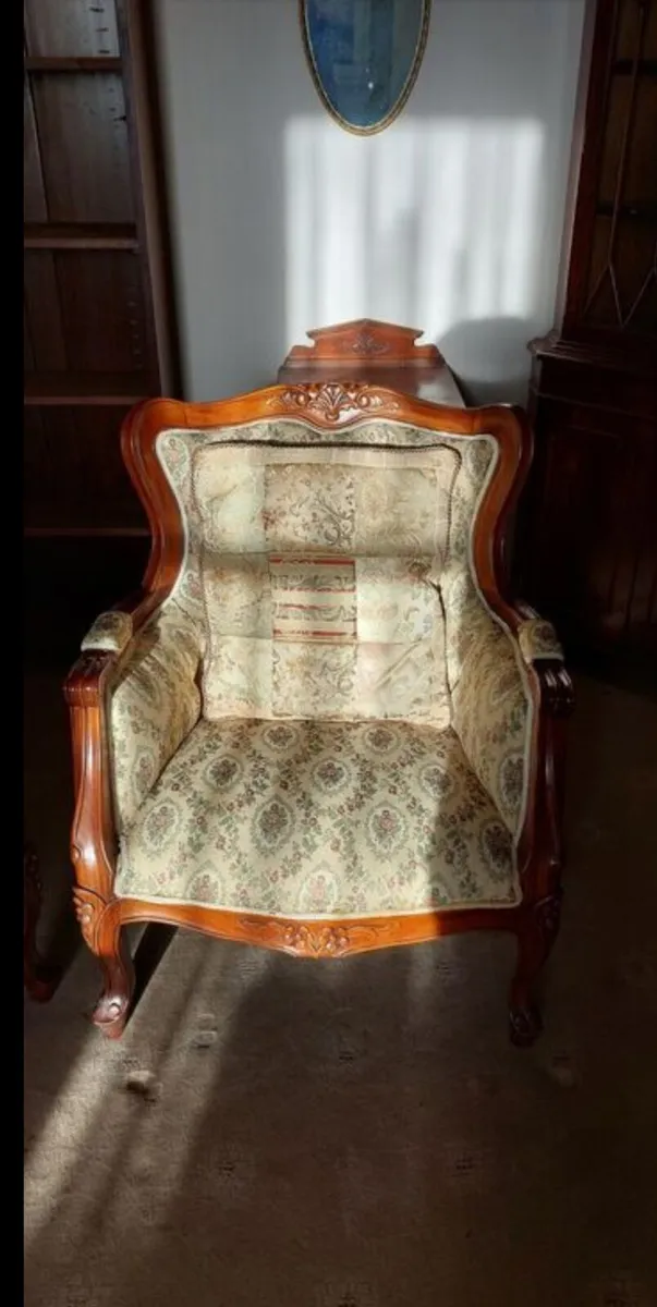 Couch and armchairs - Image 1